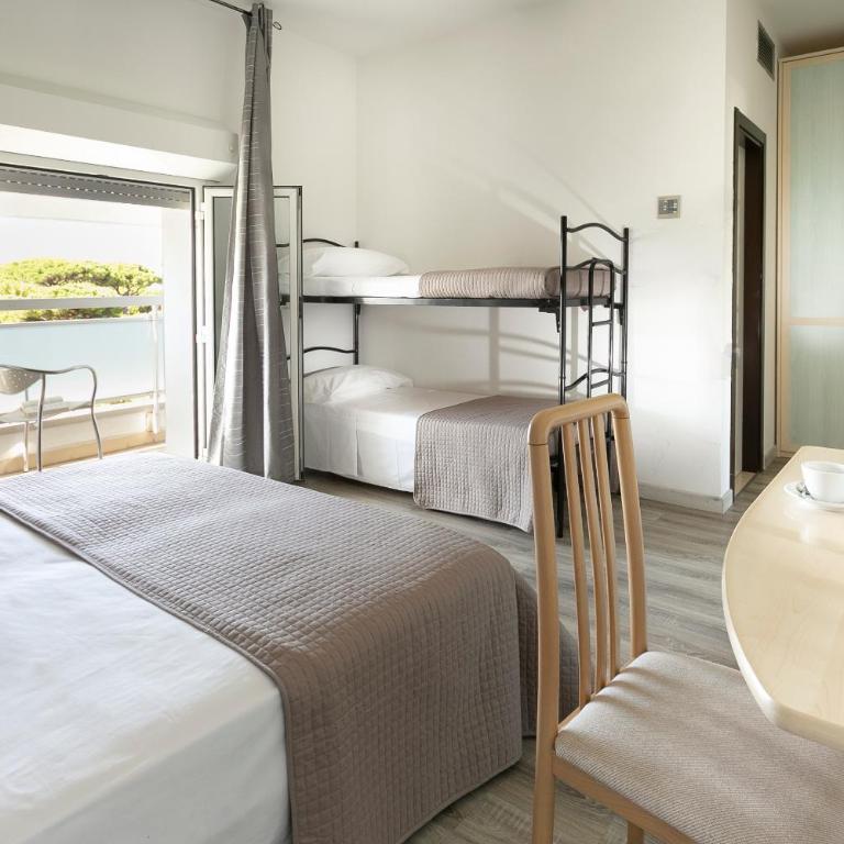 HOTEL ZANARINI in CENTRO a Riccione - Family Room - 5