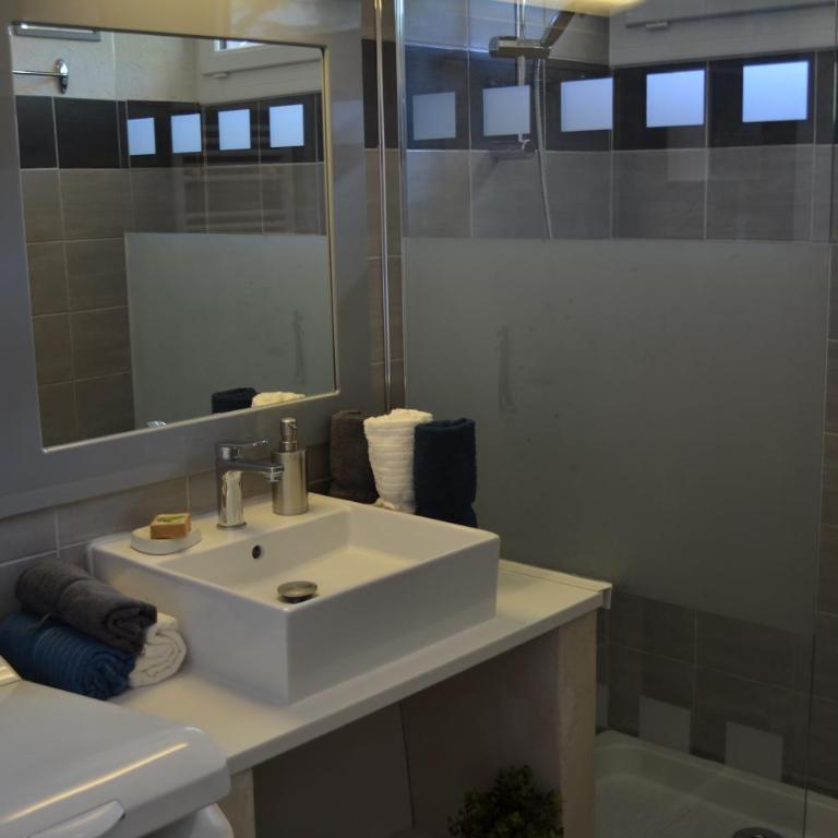 Charmant appartement à 350m de la plage et du port - Apartment mit 1 Schlafzimmer - 10