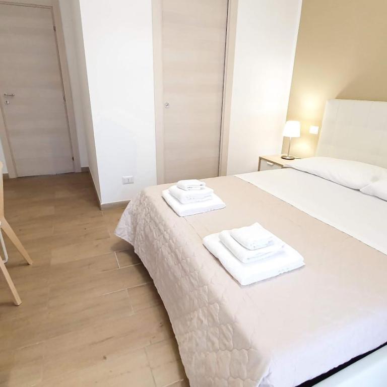 Comfy Vito Rooms with Ensuite and Parking - Bari Policlinico - Double Room with Private Bathroom - 11