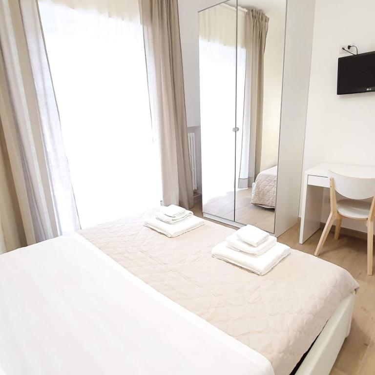 Comfy Vito Rooms with Ensuite and Parking - Bari Policlinico - Double Room with Private Bathroom - 10
