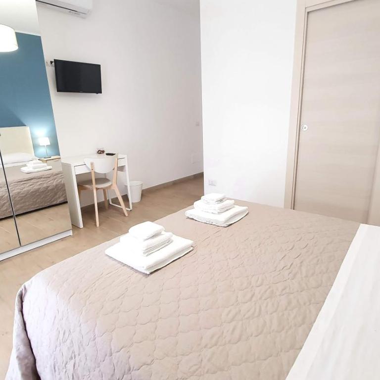 Comfy Vito Rooms with Ensuite and Parking - Bari Policlinico - Double Room with Private Bathroom - 11
