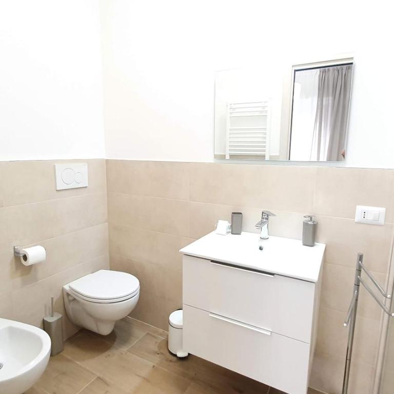 Comfy Vito Rooms with Ensuite and Parking - Bari Policlinico - Double Room with Private Bathroom - 15