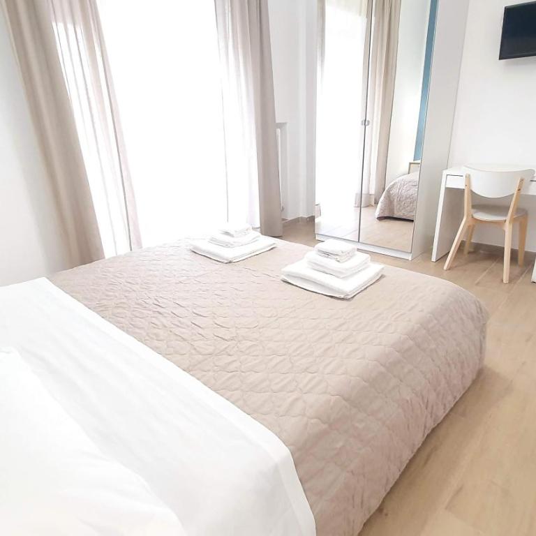 Comfy Vito Rooms with Ensuite and Parking - Bari Policlinico - Double Room with Private Bathroom - 13