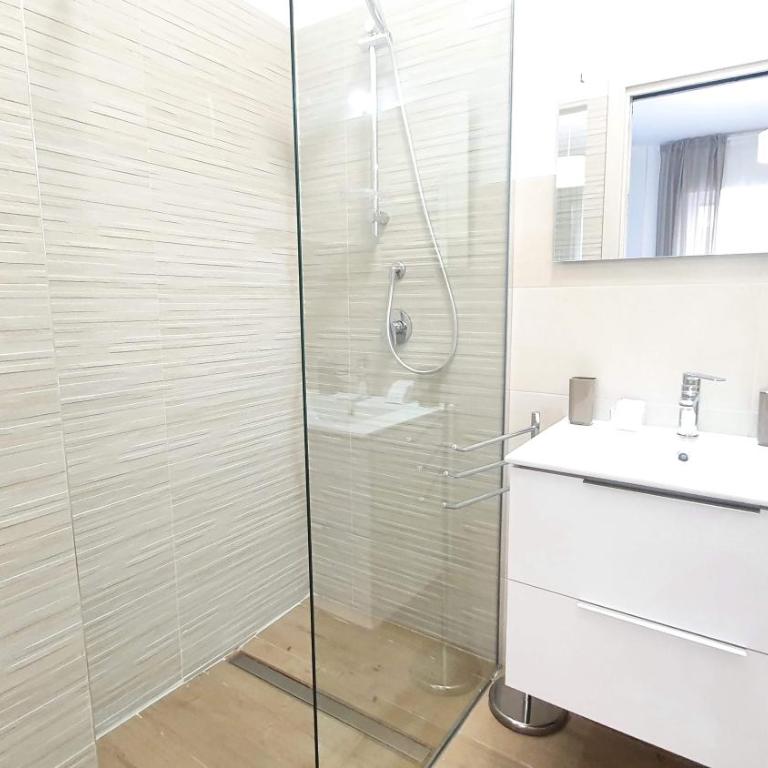 Comfy Vito Rooms with Ensuite and Parking - Bari Policlinico - Triple Room - 19