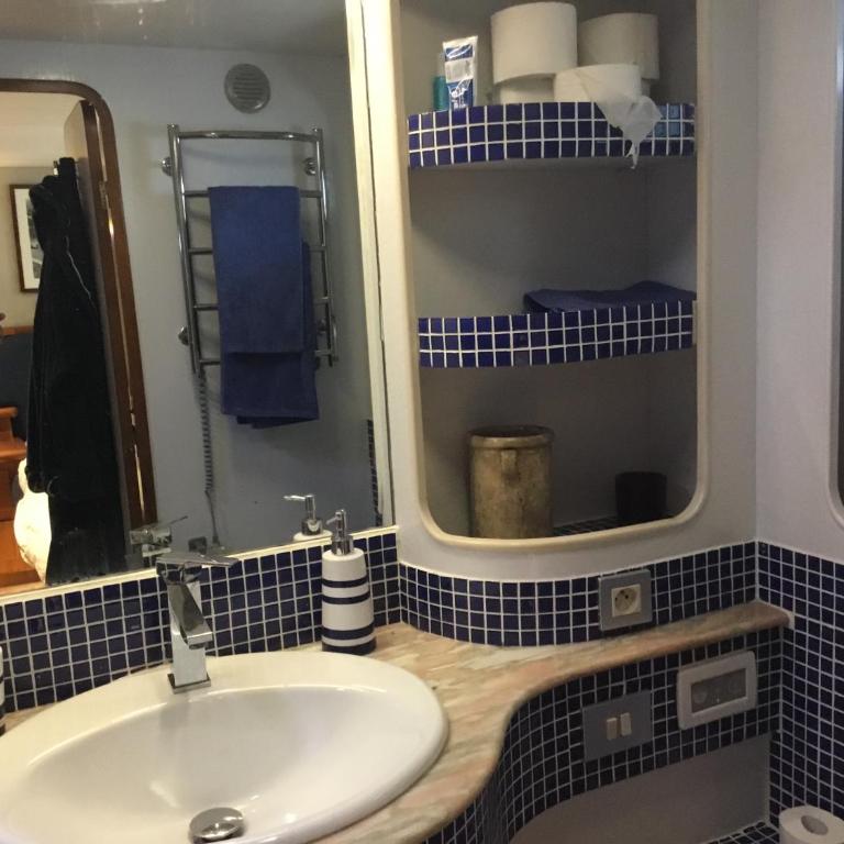 The boathouse - Double Room with Two Beds - 7