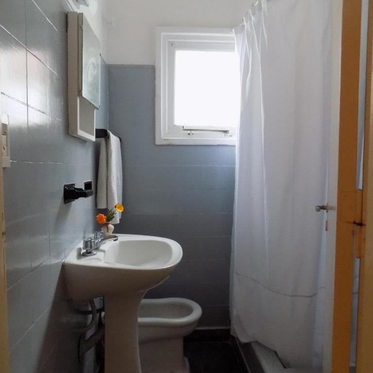 Hotel Embassy - Triple Room with Bathroom - 3