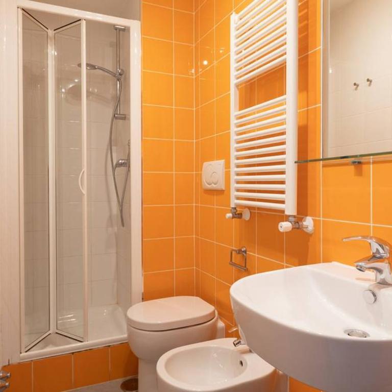 St Peter Rooms - Family Room with Private Bathroom - 12