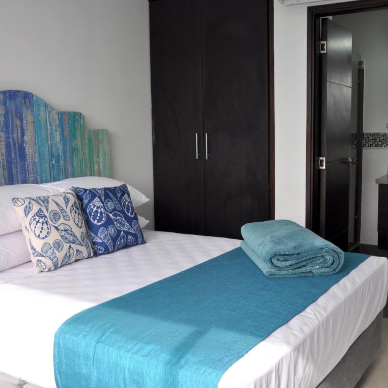 White Coral ApartaSuites - Suite Principal de 2 dormitorios con armario adicional - 3