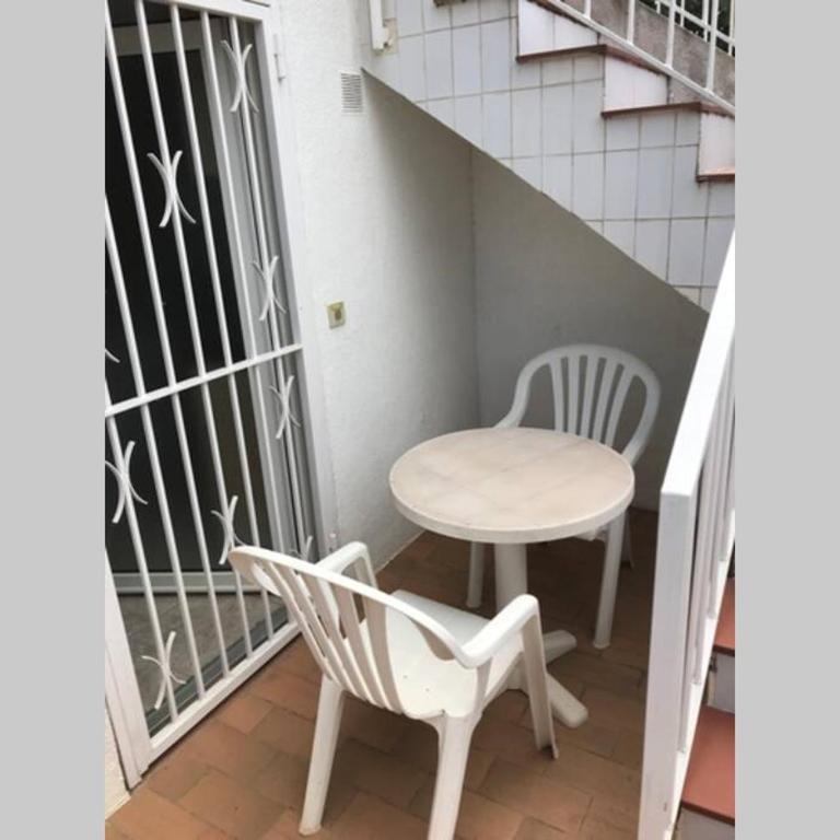 Studio dans un endroit calme et discret d Empuria - Apartamento de 1 dormitorio - 2
