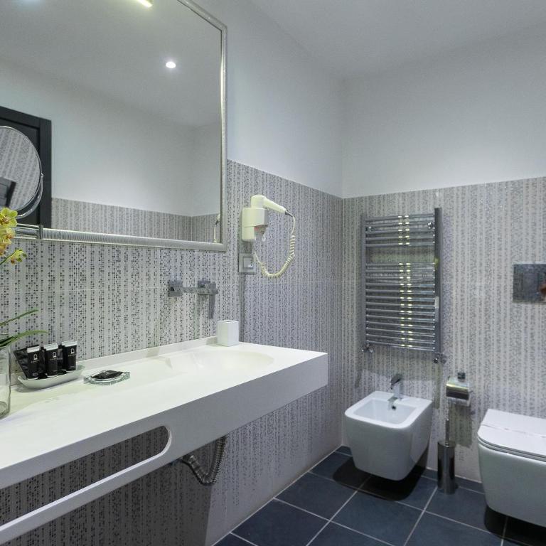 Hotel Castellino Roma - Deluxe Triple Room - 6