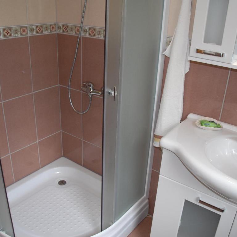 Guest House Evropa 2 - Two-Bedroom Apartment with Sea View - 23