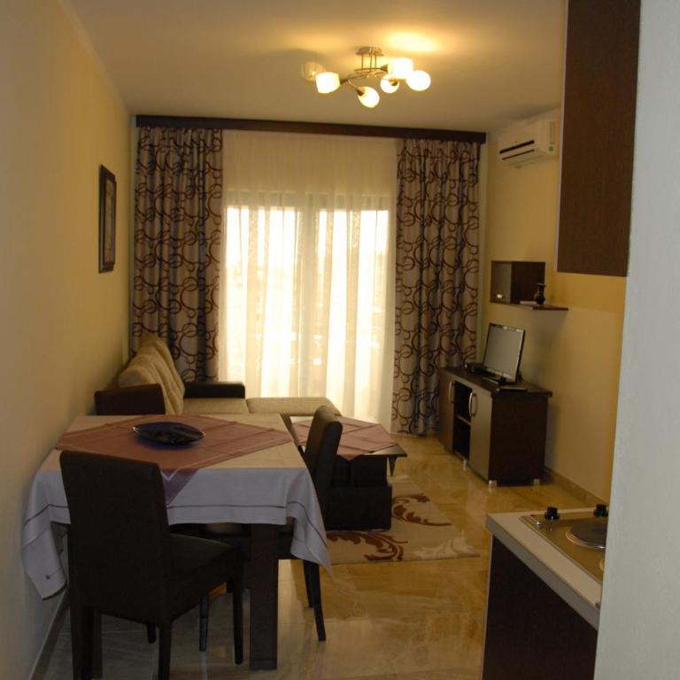 Guest House Evropa 2 - Two-Bedroom Apartment with Sea View - 19