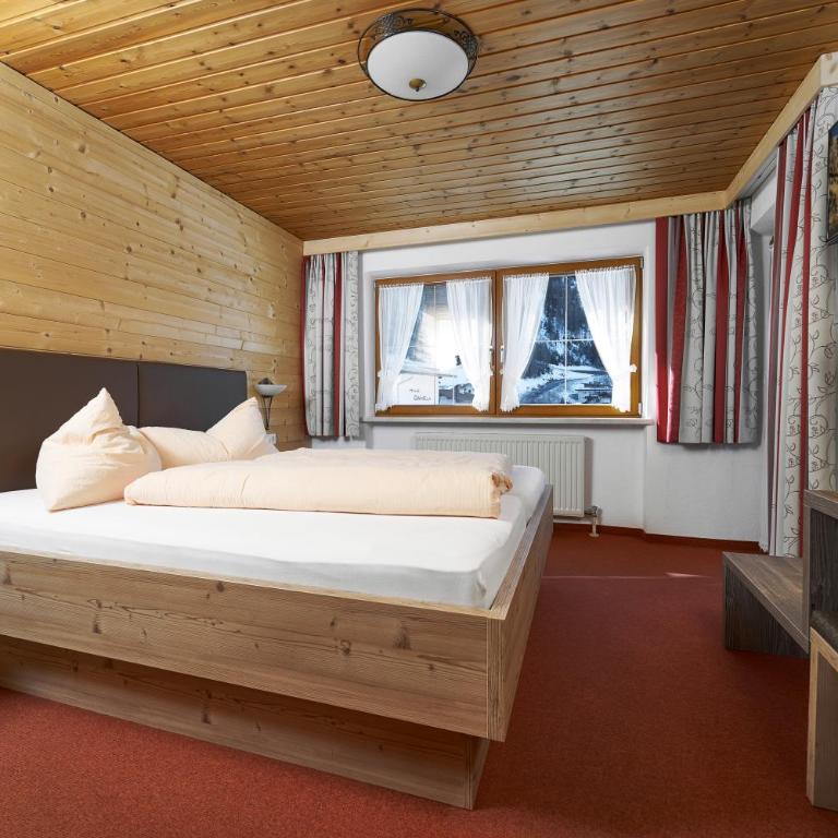 Gästehaus Judith - Doppelzimmer mit Balkon - 7
