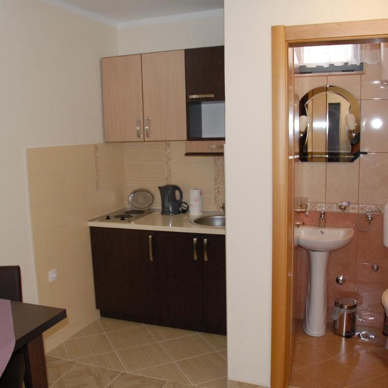 Guest House Evropa 2 - One-Bedroom Apartment - 1