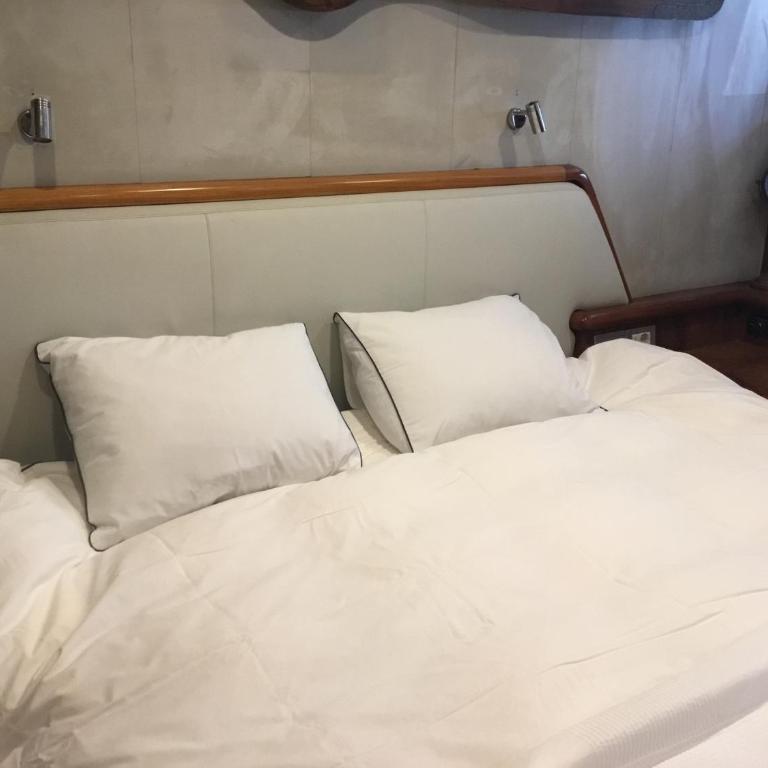 The boathouse - Deluxe Queen Room - 12