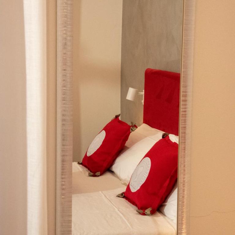 Lady Camollia Apartment - Three-Bedroom Apartment - 8