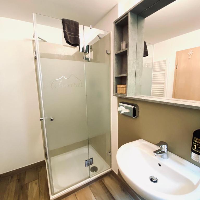 Gästehaus Achental - Comfort Doppelzimmer mit Balkon oder Terrasse vor dem Fenster - 10