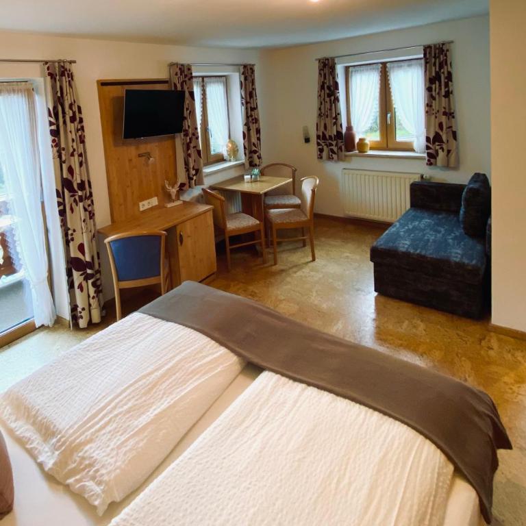 Gästehaus Achental - Familienzimmer mit Balkon - 7