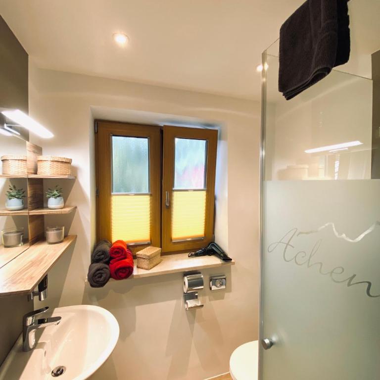 Gästehaus Achental - Familienzimmer mit Balkon - 8