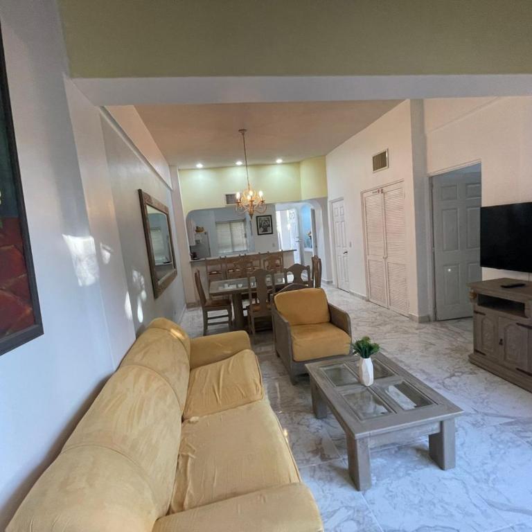 Costa Bonita Condominiums & Beach Resort - Primer planta - Two-Bedroom Apartment - 42