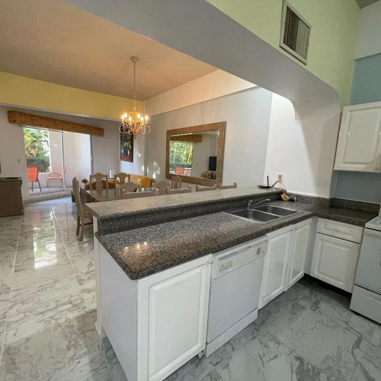 Costa Bonita Condominiums & Beach Resort - Primer planta - Two-Bedroom Apartment - 3