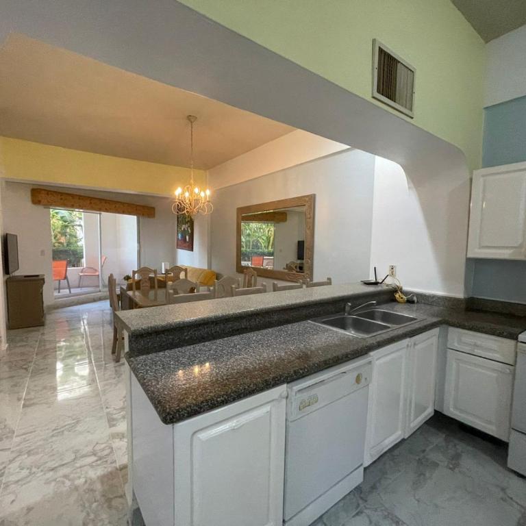 Costa Bonita Condominiums & Beach Resort - Primer planta - Two-Bedroom Apartment - 47