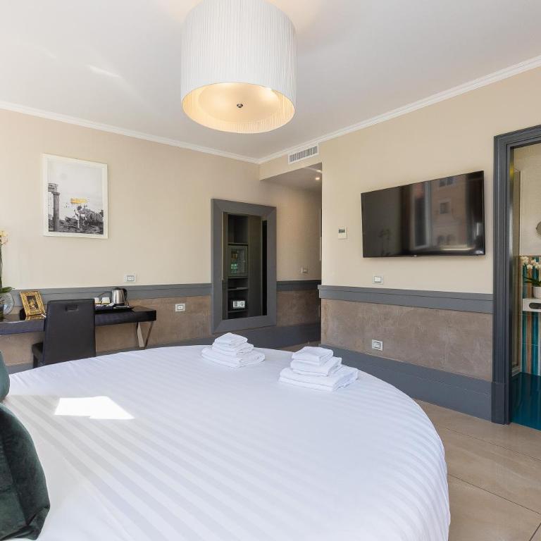 Hotel Castellino Roma - Deluxe Triple Room - 20
