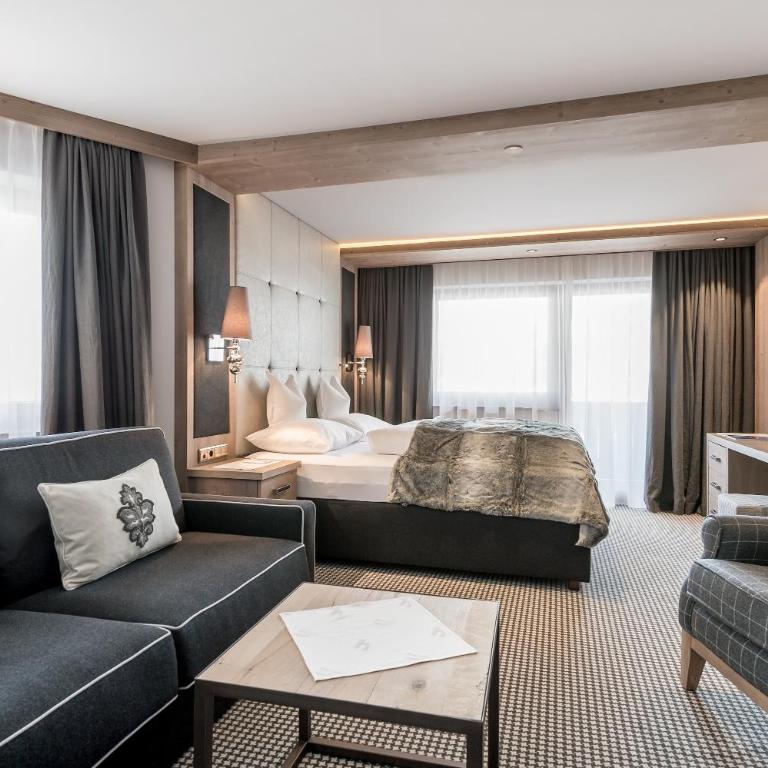 Hochfirst Luxury Mountain Resort - Junior Suite mit Balkon - 2
