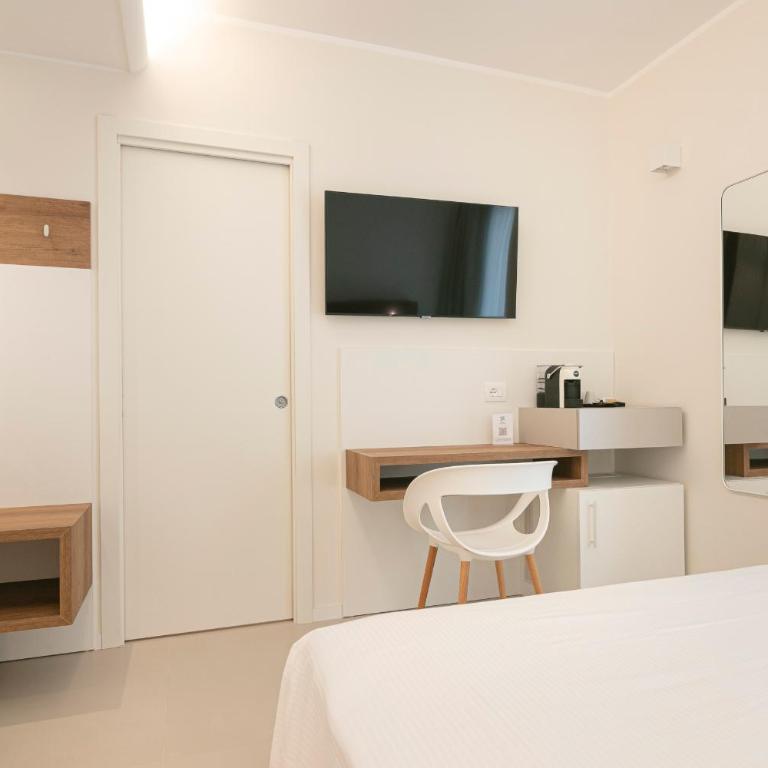 Hotel Mistral - Double Room with Terrace - 5