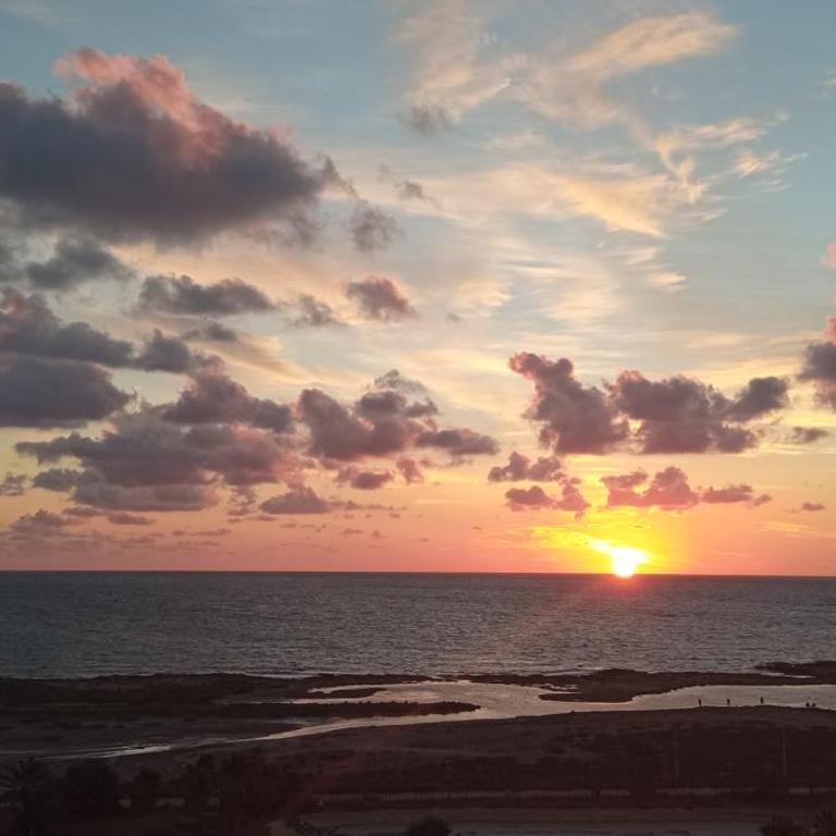 SAHARA BEACH, sunrise & mediterranean sea views - Apartamento Deluxe - 1