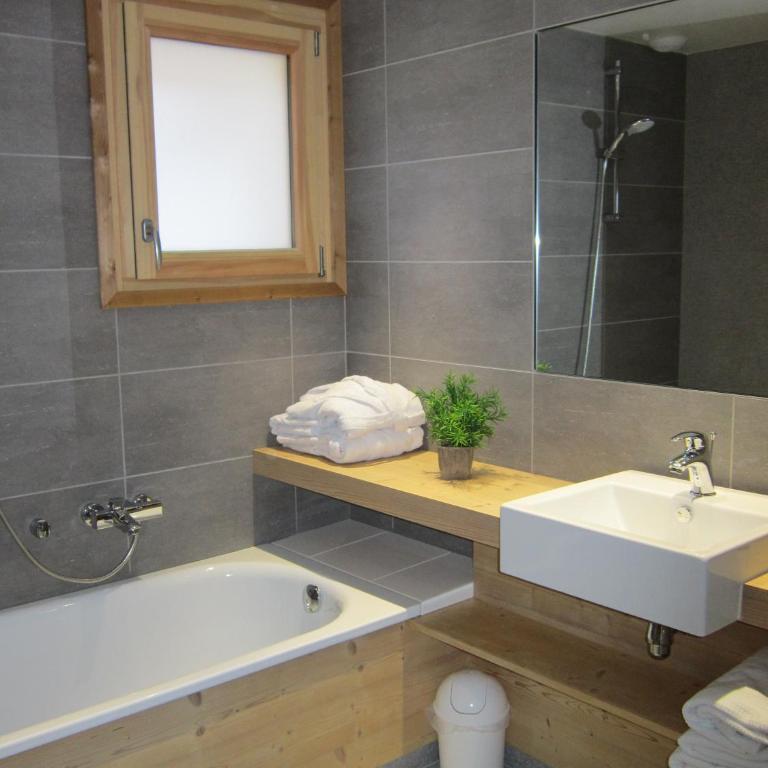 Logis Hotel Gai Soleil - Suite Familiale avec Terrasse - 10