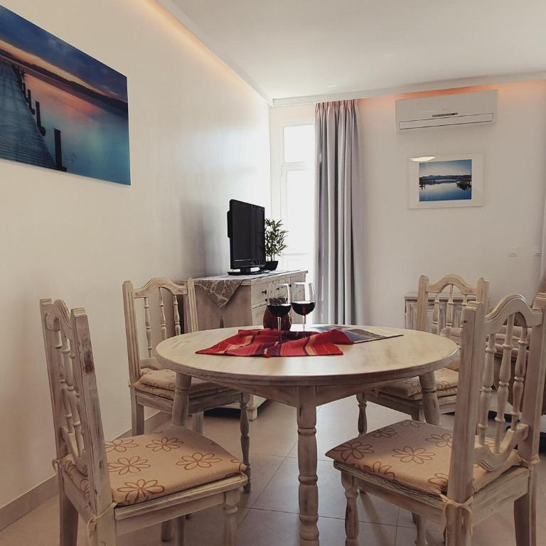 Spacious Apartment with Sea view - Apartment - 11