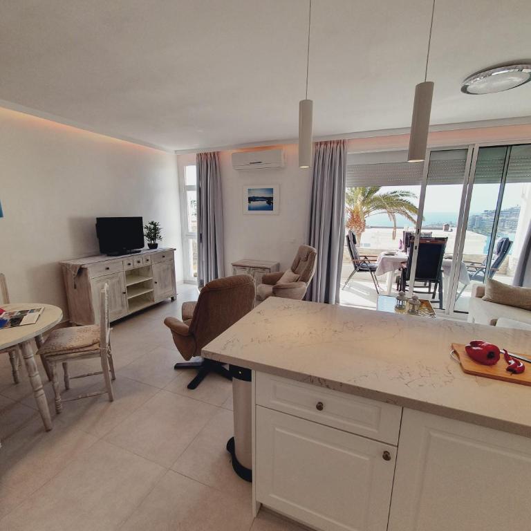 Spacious Apartment with Sea view - Apartment - 18