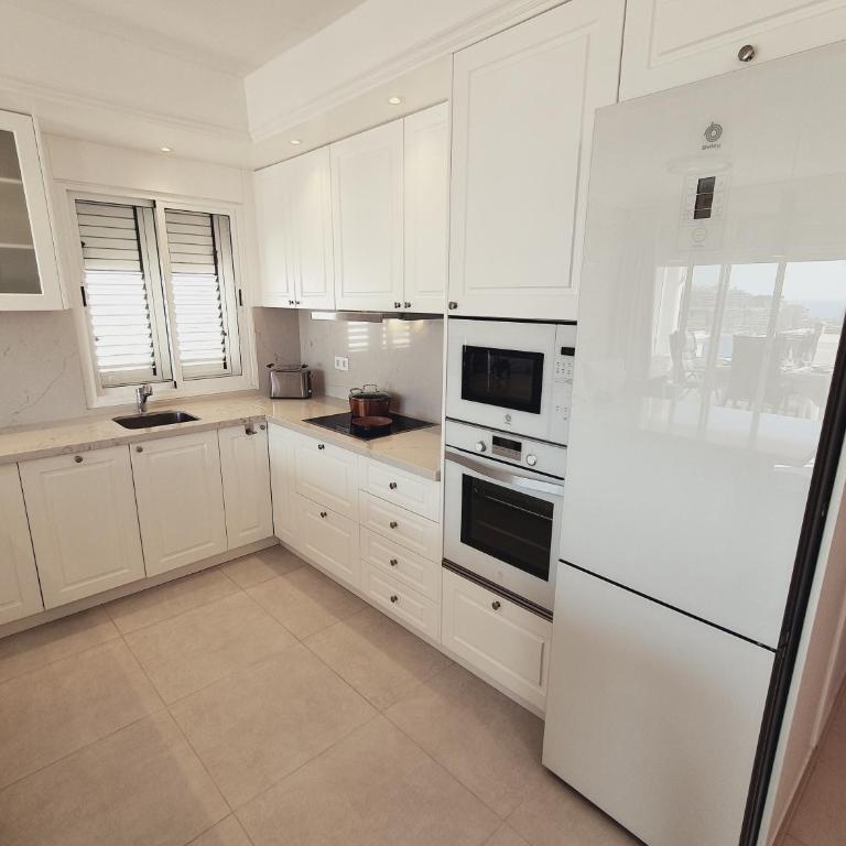 Spacious Apartment with Sea view - Apartment - 19