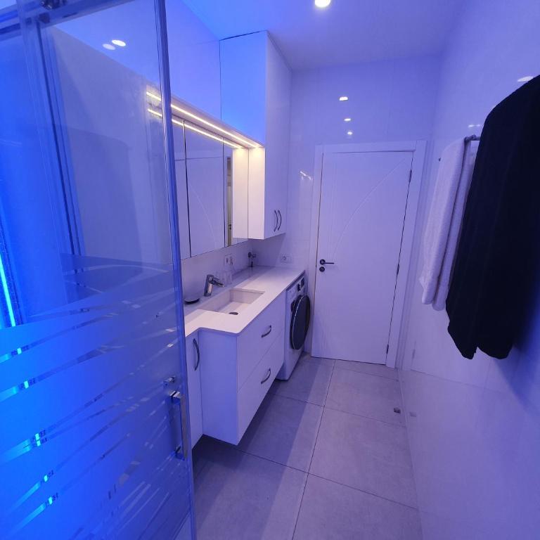 Spacious Apartment with Sea view - Apartment - 56