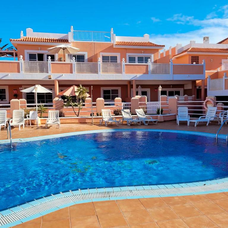 Apartamento funcional en residencial con piscina en inmejorable ubicación en centro de la isla - Two-Bedroom Apartment - 1