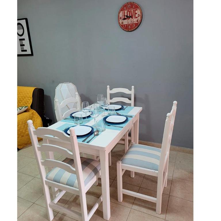Apartamento funcional en residencial con piscina en inmejorable ubicación en centro de la isla - Two-Bedroom Apartment - 6