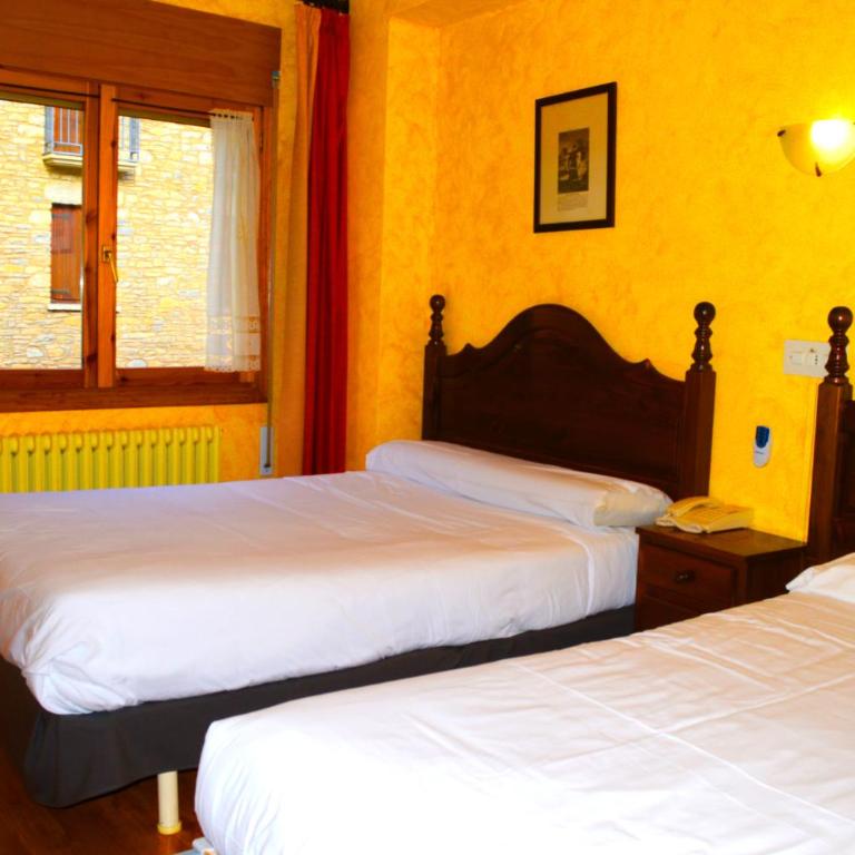 HOSTAL RIO ARA BELLOSTA by Vivere Stays - Chambre Lits Jumeaux - 3