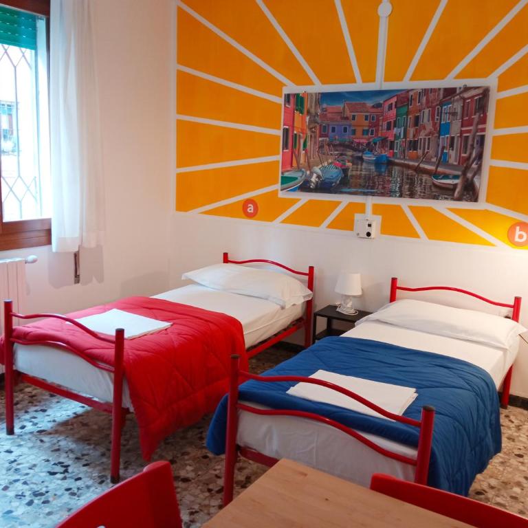 Ostello S. Fosca - CPU Venice Hostels - Camera Doppia con Letti Singoli e Bagno in Comune - 6