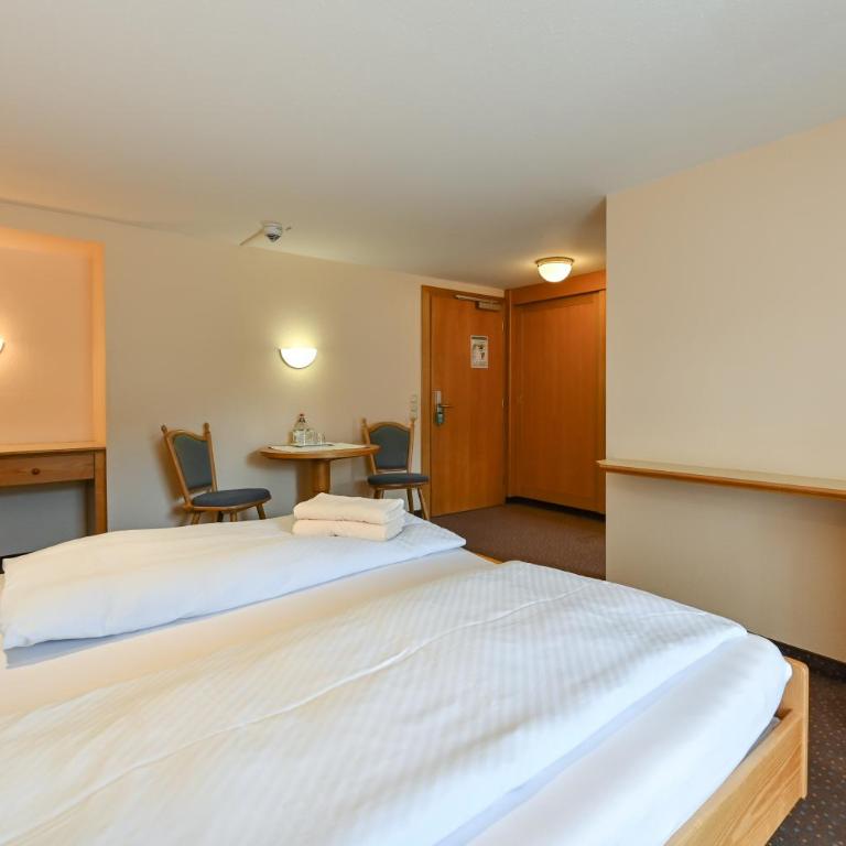 Hotel Weinbauer - Standard Doppelzimmer mit Straßenblick - 3