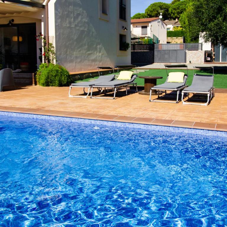Casa Falset - Two-Bedroom House - 32