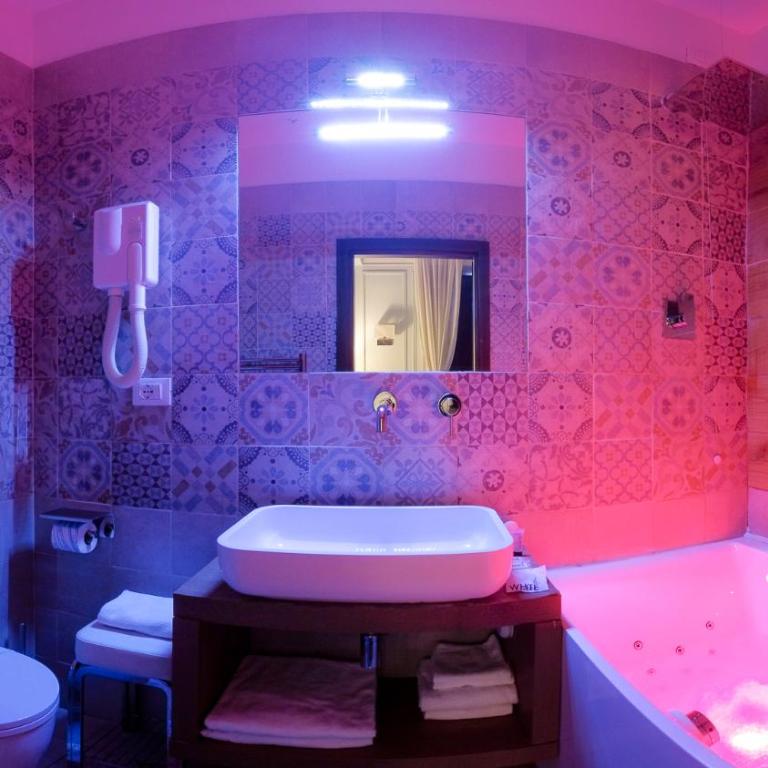 Navona Central Suites - Suite Senior con Vasca Idromassaggio e Sauna - 20