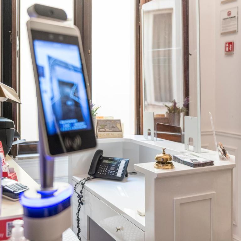 Navona Central Suites - Suite Superior con Vasca Idromassaggio e Sauna a Vapore - 9