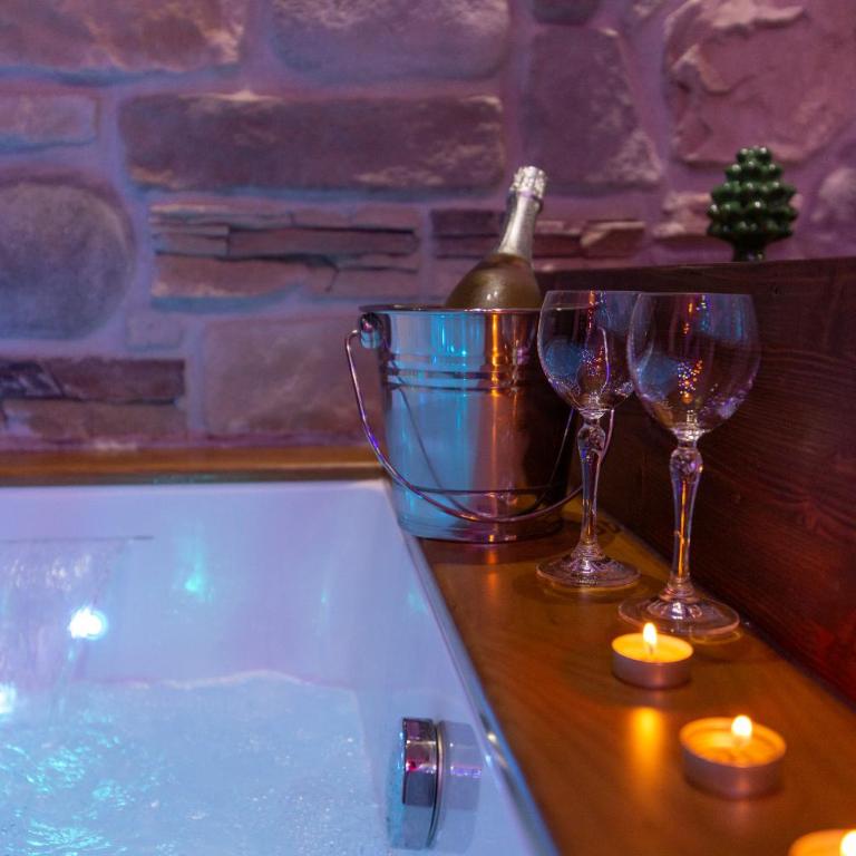 Pompei Luxury Rooms - Suite con Vasca Idromassaggio - 1