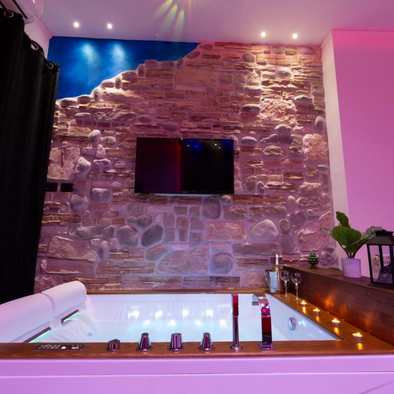 Pompei Luxury Rooms - Suite con Vasca Idromassaggio - 4