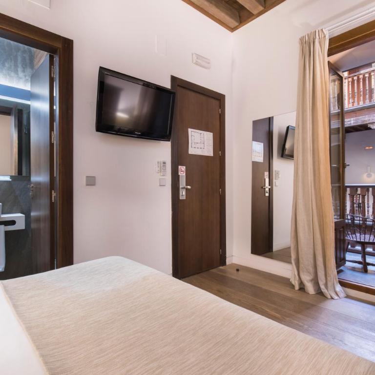 Shine Albayzín - Double or Twin Room with interior patio view - 14