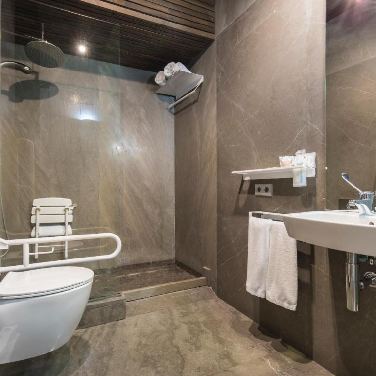 Shine Albayzín - Double or Twin Room with interior patio view - 11