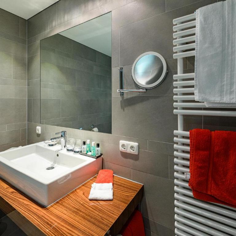 Montfort - Doppelzimmer mit Balkon - 11