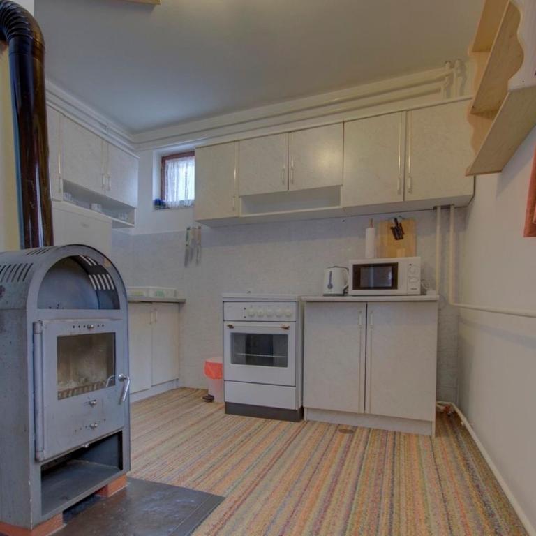 Magic Cottage - Three-Bedroom Apartment - 1