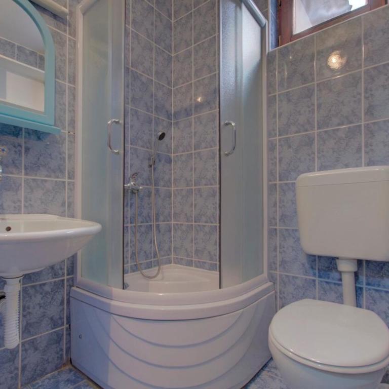 Magic Cottage - Three-Bedroom Apartment - 7